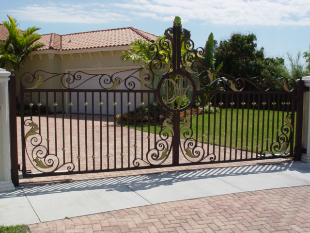 driveway entrances,wrought iron gate,aluminum Gates,wrought iron gates,ornamental iron,iron driveway gates,driveway entry,a Driveway gate,decorative gates
